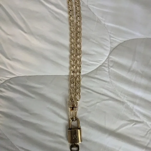 Louis Vuitton Lock, key and chain - Picture 6 of 8